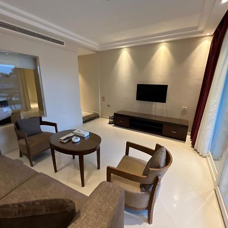 Grand Ocean El Sokhna Hotel Ain Sukhna Bagian luar foto A living room in a suite at the Ritz-Carlton, DIFC, Dubai
