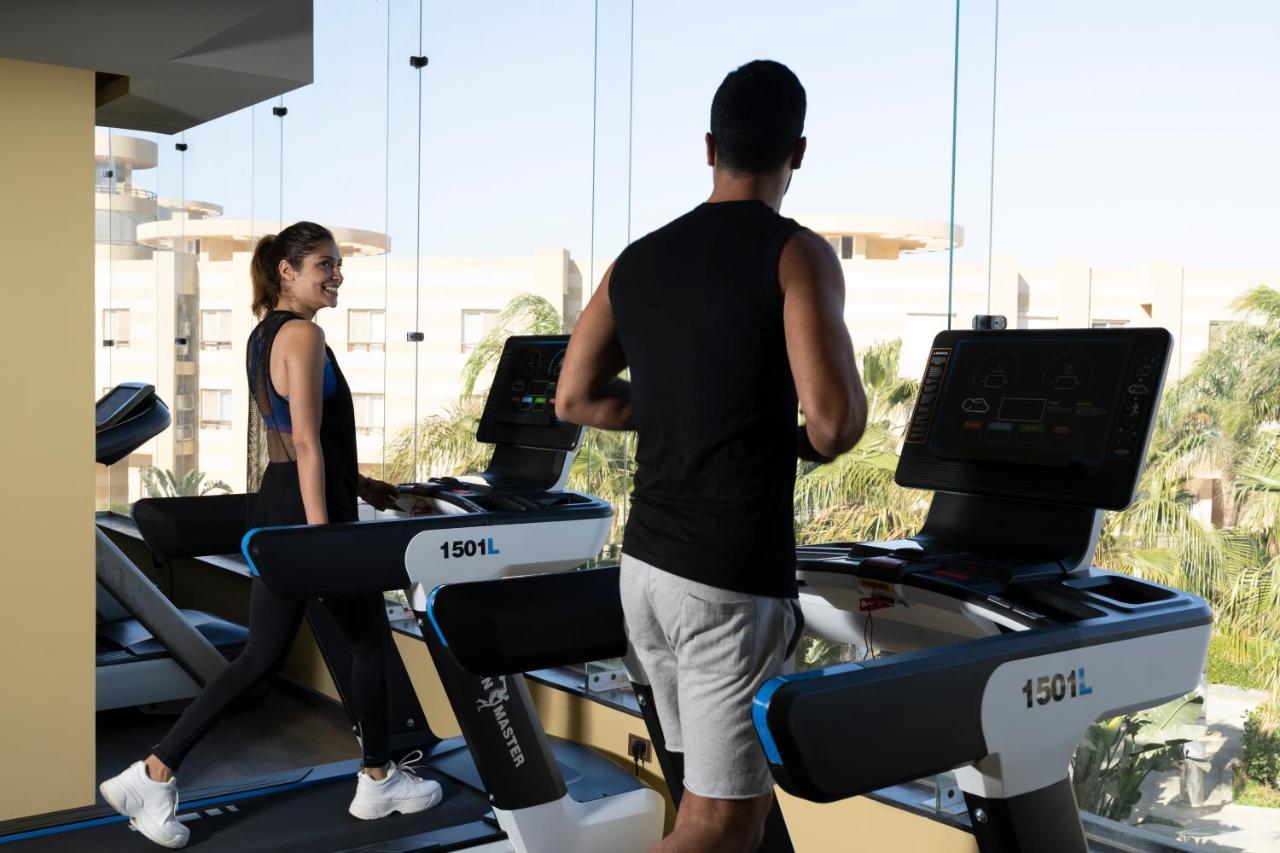 Grand Ocean El Sokhna Hotel Ain Sukhna Bagian luar foto A treadmill