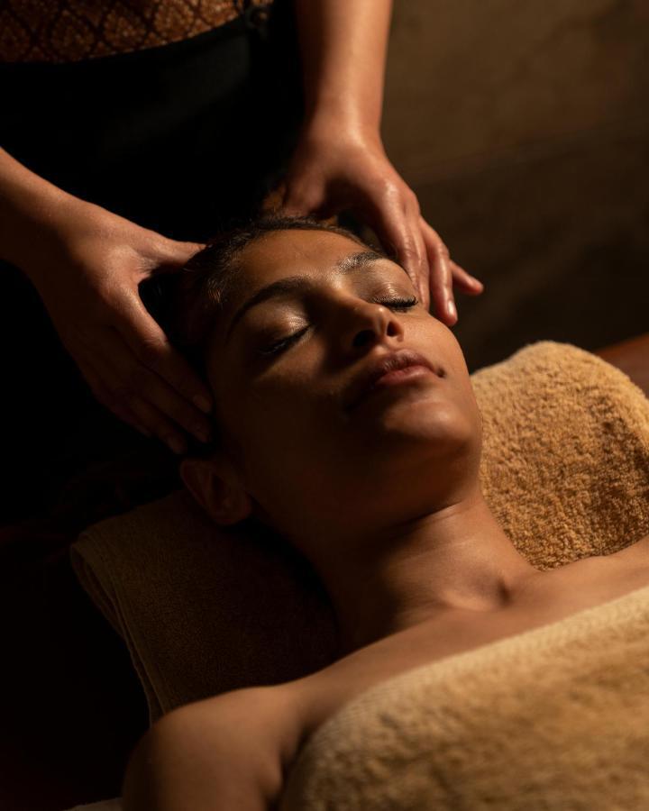 Grand Ocean El Sokhna Hotel Ain Sukhna Bagian luar foto A woman receiving a facial massage