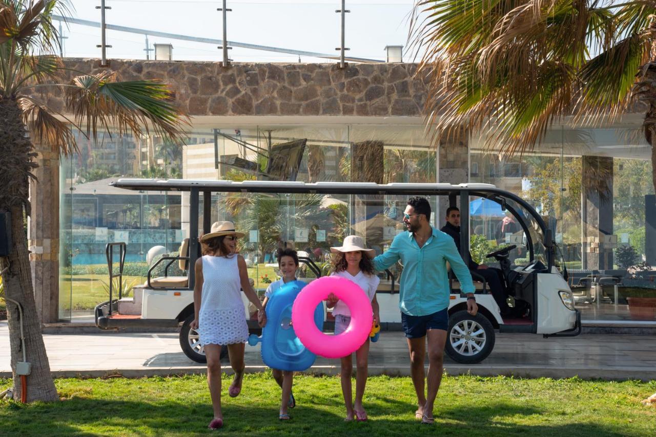 Grand Ocean El Sokhna Hotel Ain Sukhna Bagian luar foto Family at the beach