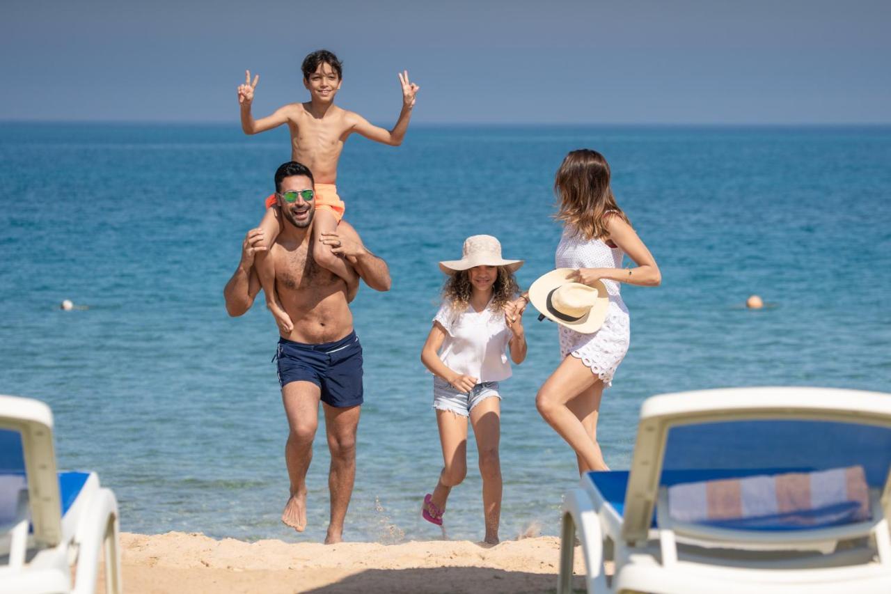 Grand Ocean El Sokhna Hotel Ain Sukhna Bagian luar foto Family on a beach