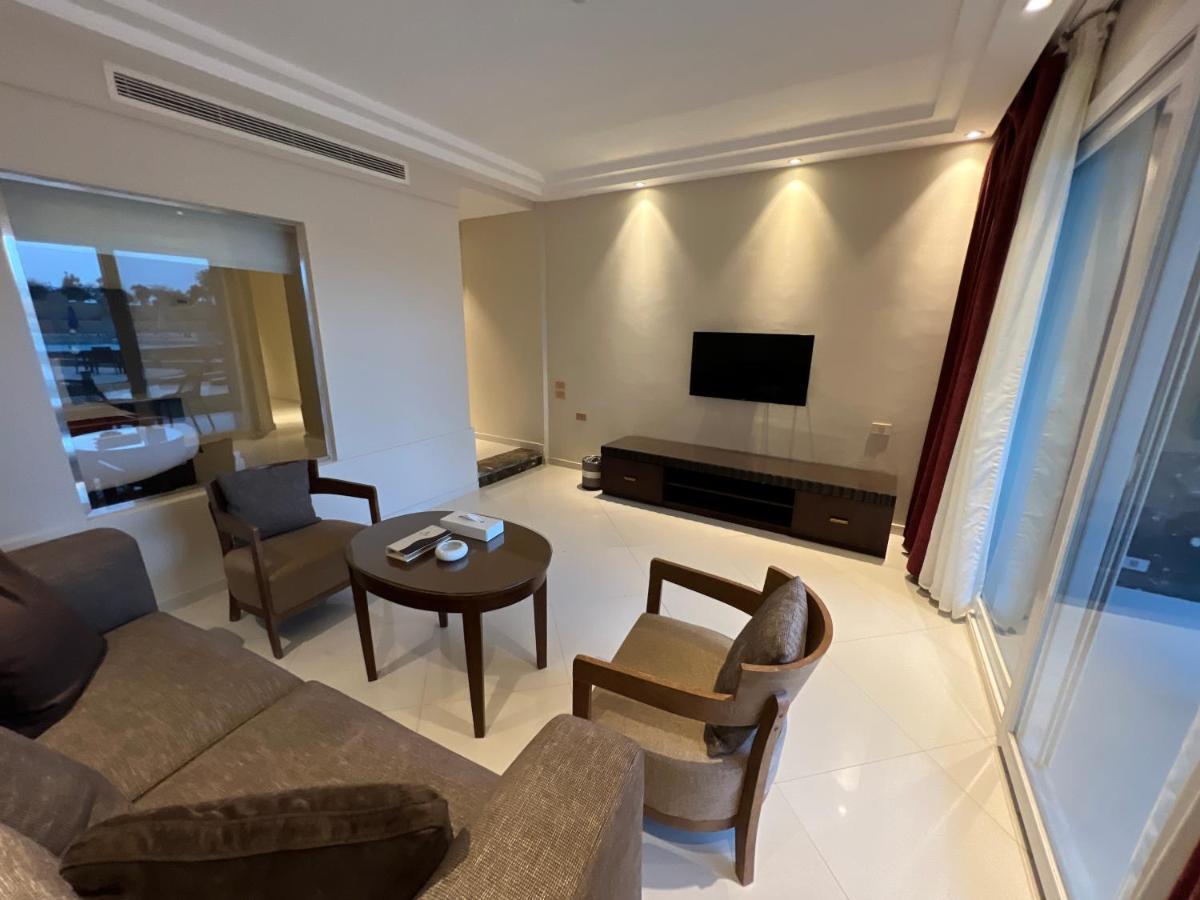 Grand Ocean El Sokhna Hotel Ain Sukhna Bagian luar foto A living room in a suite at the Ritz-Carlton, DIFC, Dubai
