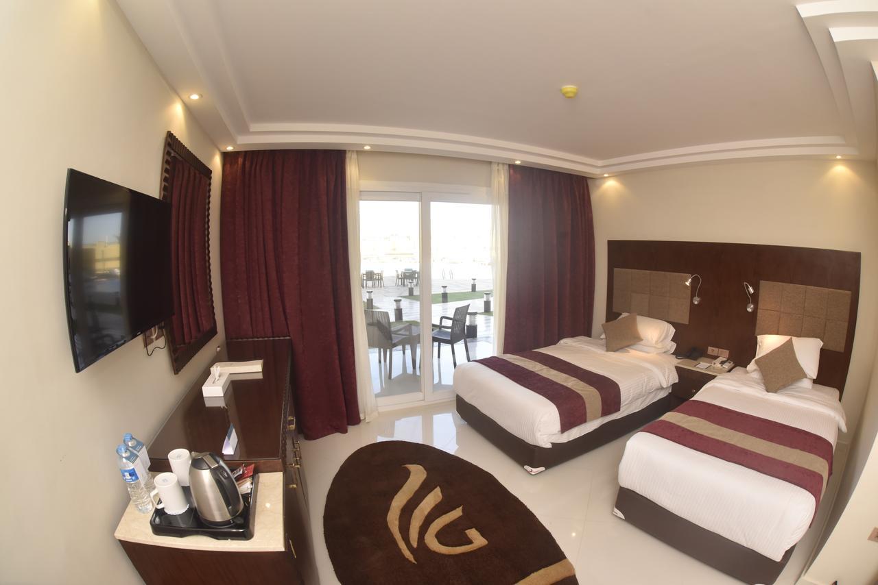 Grand Ocean El Sokhna Hotel Ain Sukhna Bagian luar foto A room at the hotel