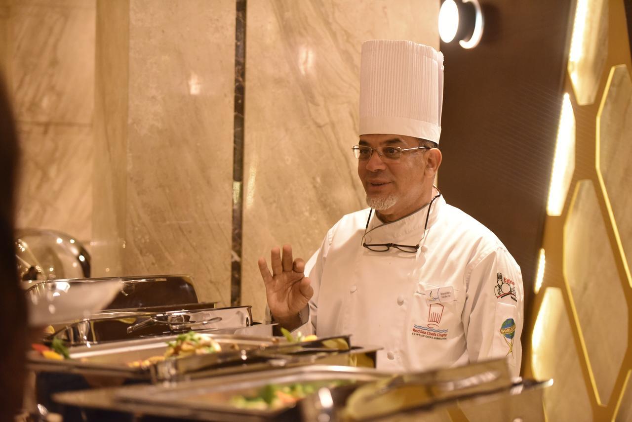Grand Ocean El Sokhna Hotel Ain Sukhna Bagian luar foto Chef at the Taj Mahal Palace, Mumbai