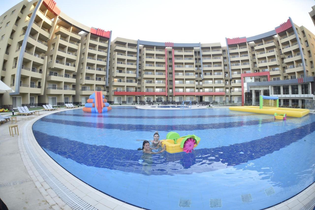 Grand Ocean El Sokhna Hotel Ain Sukhna Bagian luar foto The swimming pool at the hotel