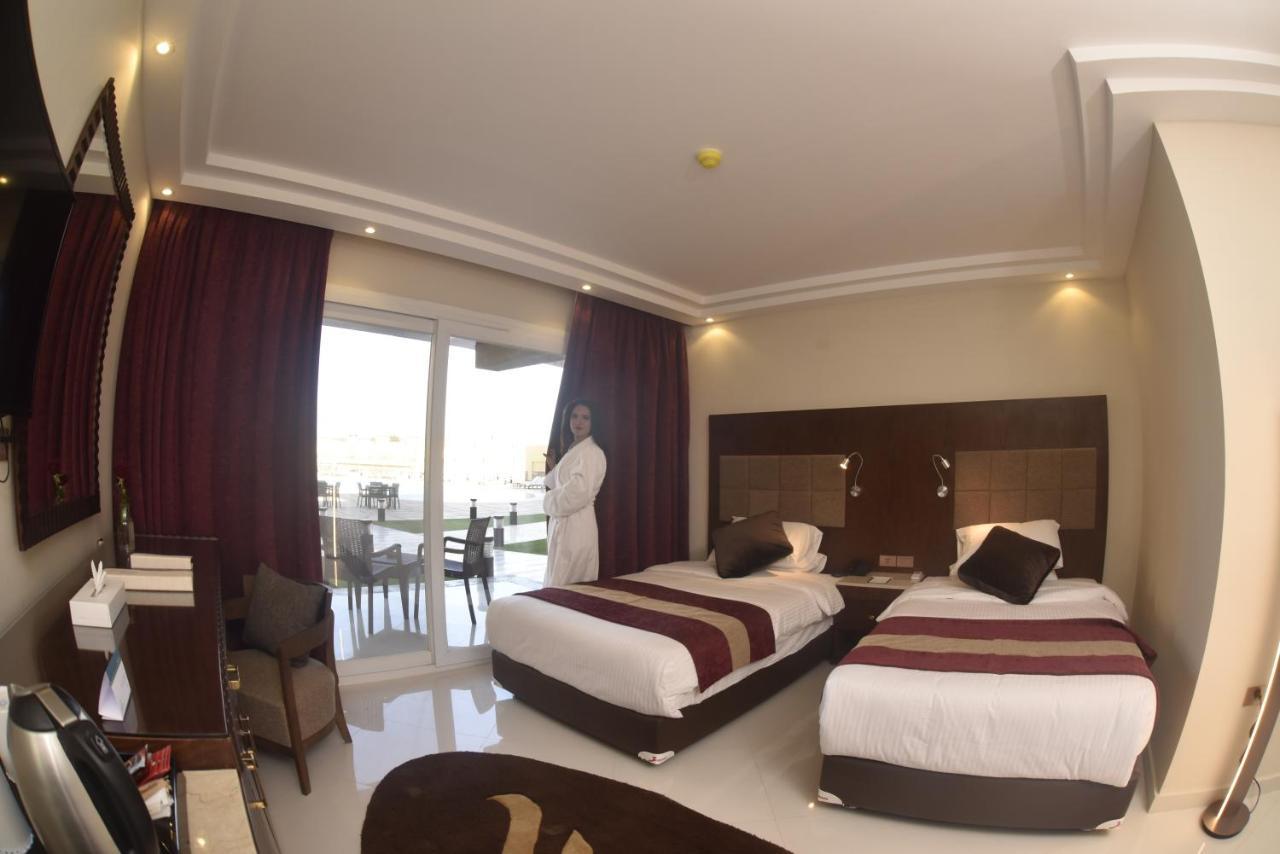 Grand Ocean El Sokhna Hotel Ain Sukhna Bagian luar foto A room at the hotel